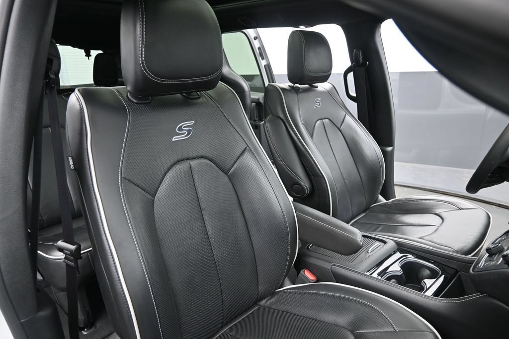 Used 2025 Chrysler Pacifica Limited FWD image 25