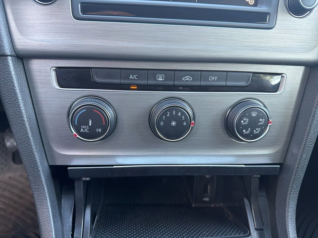 Used 2016 Volkswagen Golf S image 15