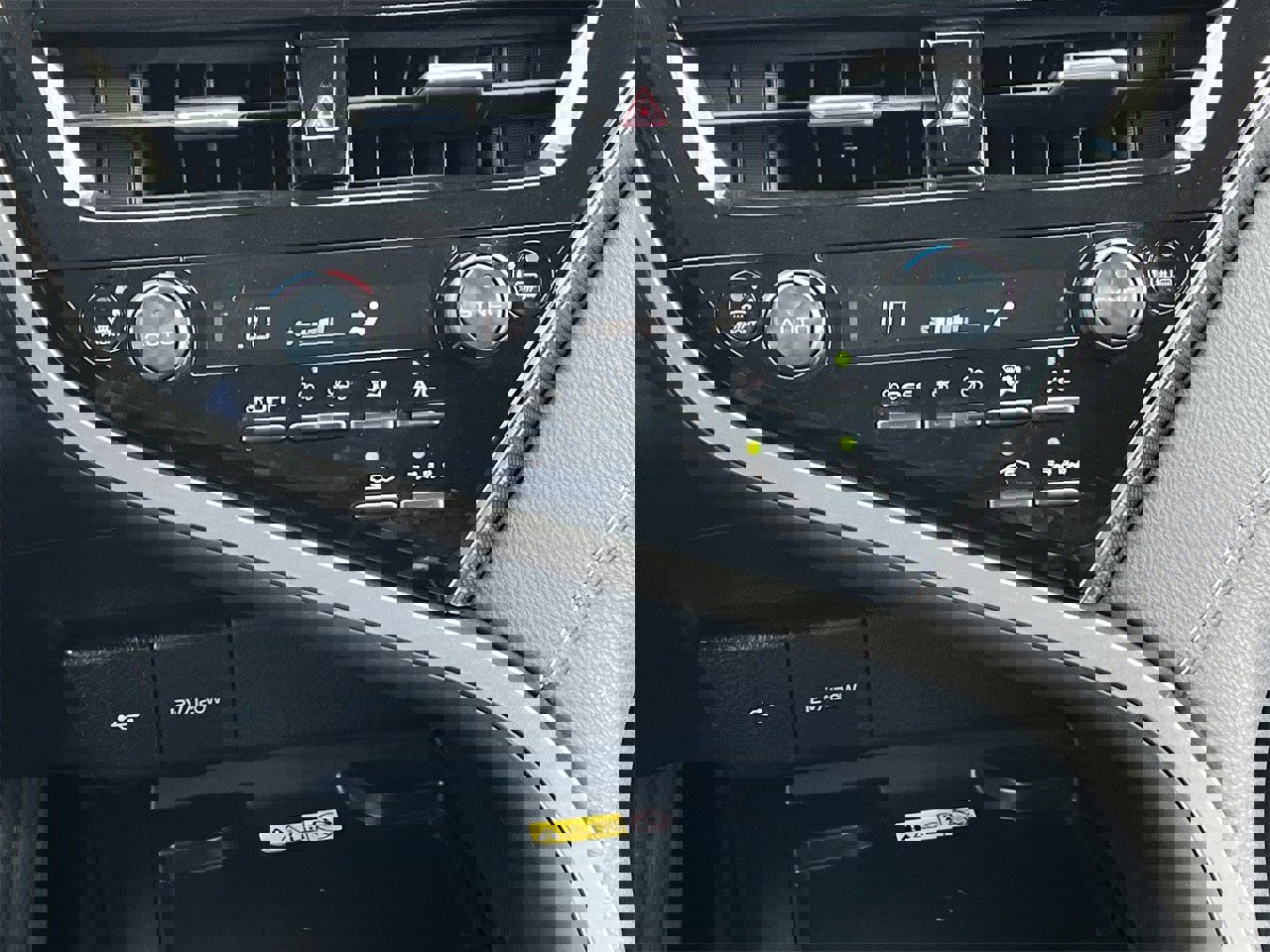 Used 2022 Toyota Camry XSE w/ Cold Weather Package image 18