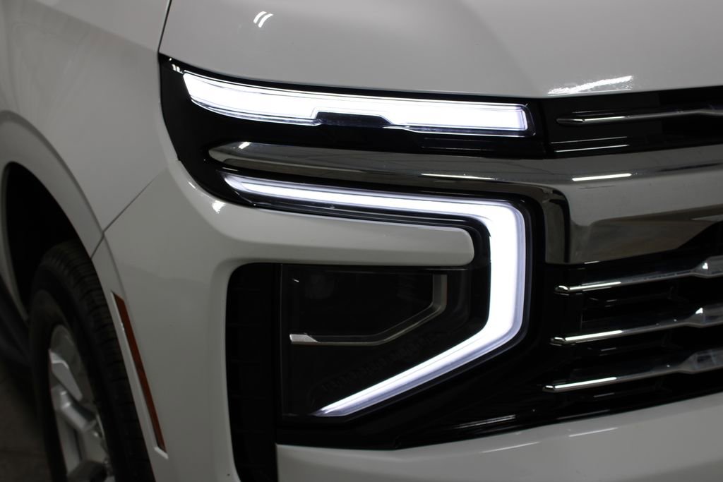 Used 2025 Chevrolet Suburban LT image 13