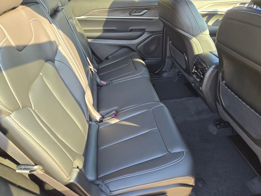 New 2025 Jeep Grand Cherokee L Limited w/ Luxury Tech Group II image 8