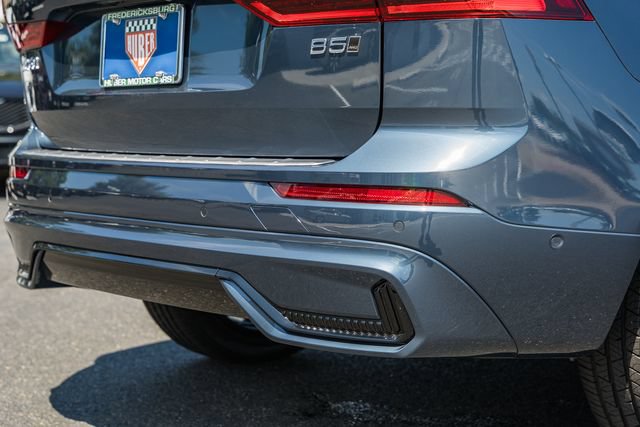 New 2027 Volvo XC60 B5 Plus AWD/4WD image 9