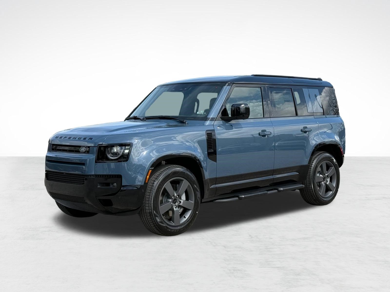 Used 2026 Land Rover Defender 110 X-Dynamic SE AWD/4WD image 1