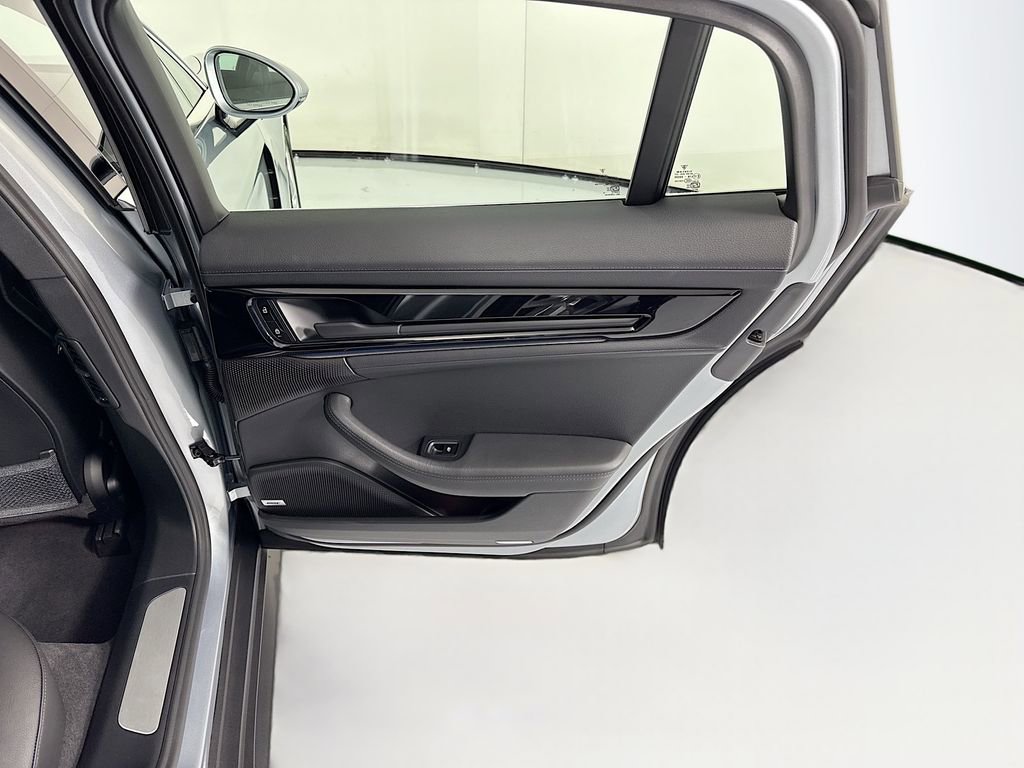 Used 2025 Porsche Panamera image 28