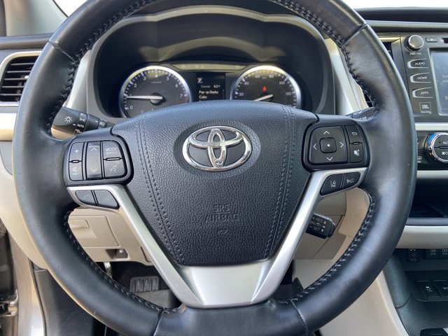 Used 2017 Toyota Highlander Limited Platinum AWD/4WD image 35