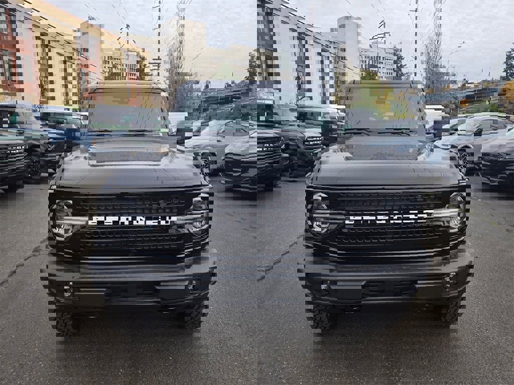 New 2025 Ford Bronco Outer Banks w/ Black Appearance Package image 2