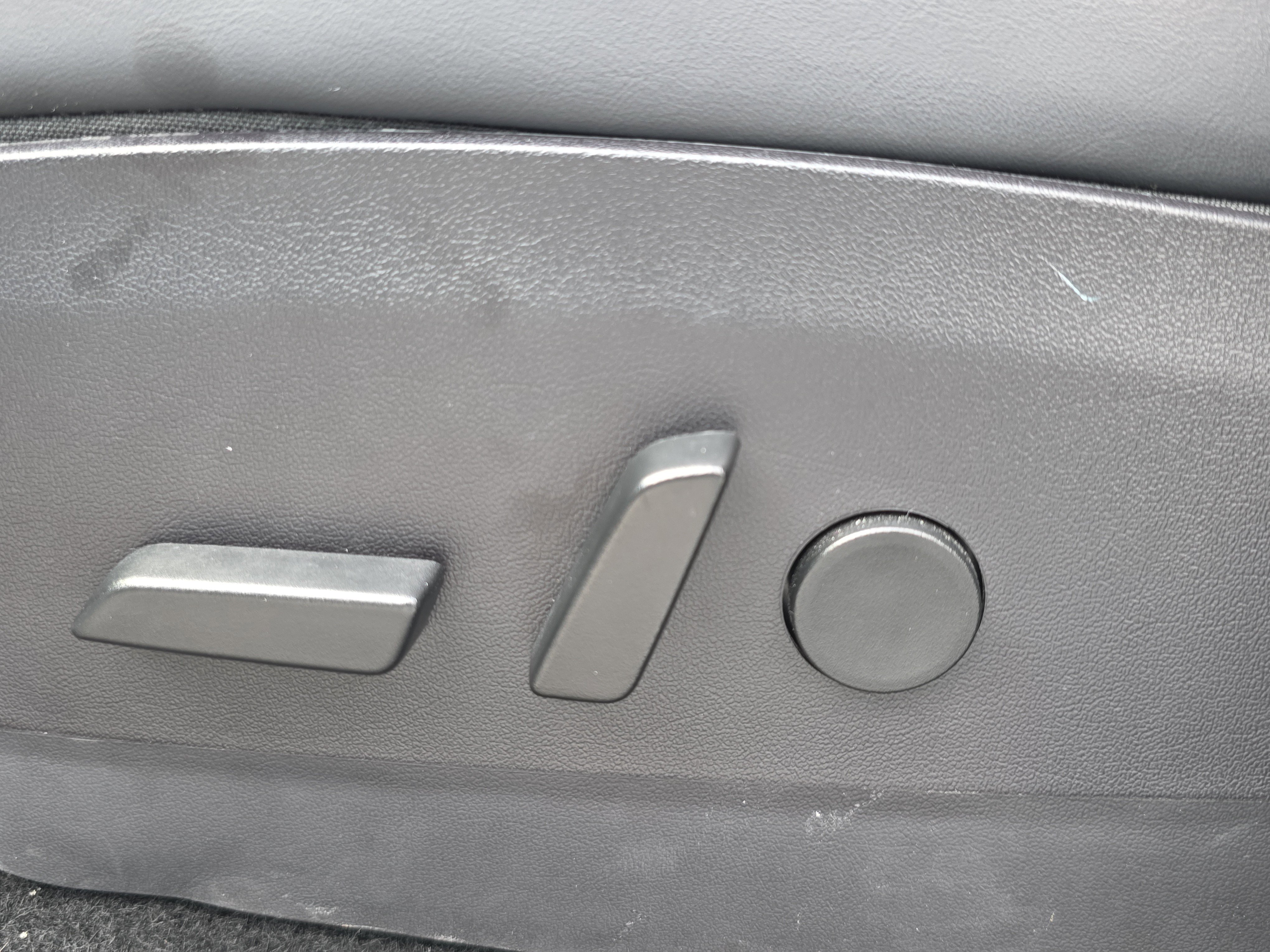 Used 2020 Tesla Model Y Long Range image 23