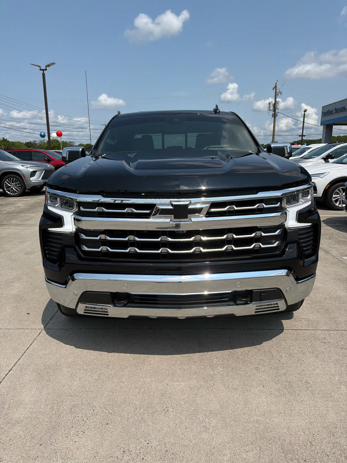 Used 2025 Chevrolet Silverado 1500 LTZ w/ LTZ Premium Package AWD/4WD image 3
