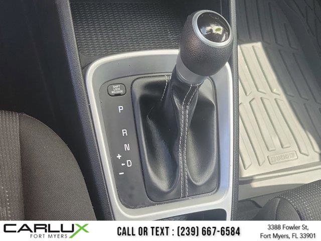 Used 2020 Hyundai Venue SE FWD image 25