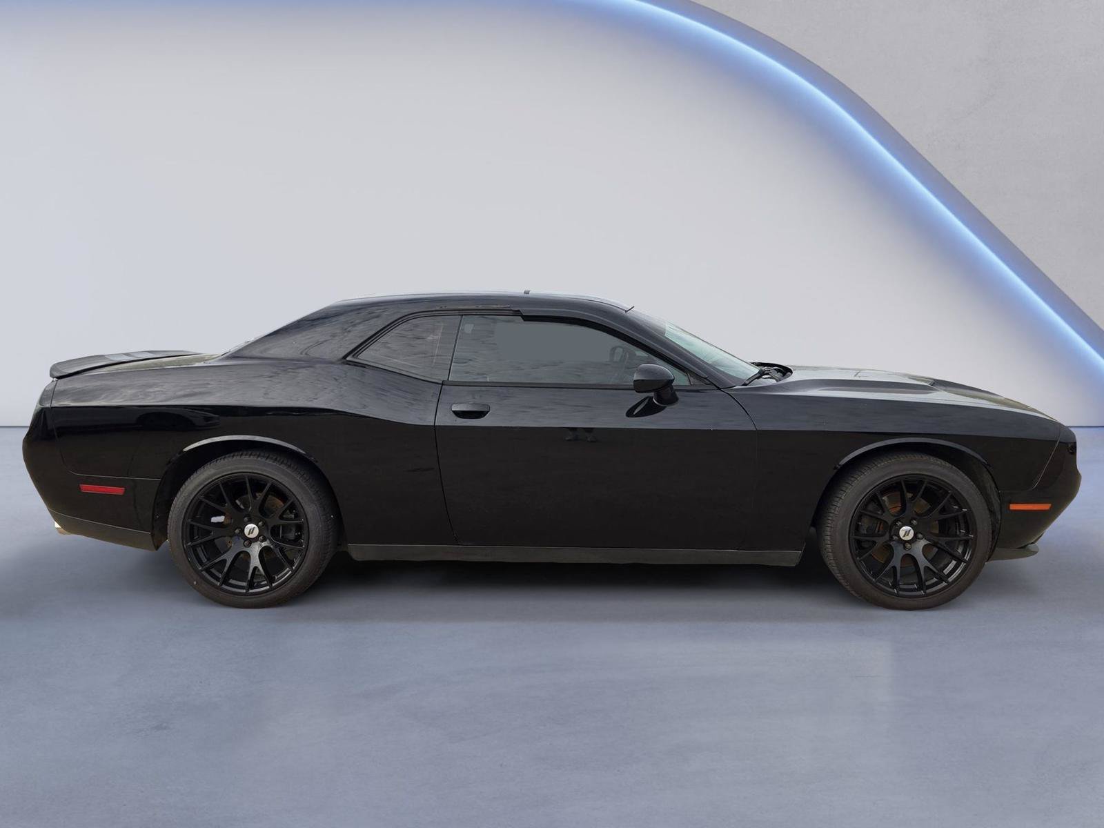 Used 2018 Dodge Challenger SXT RWD image 5
