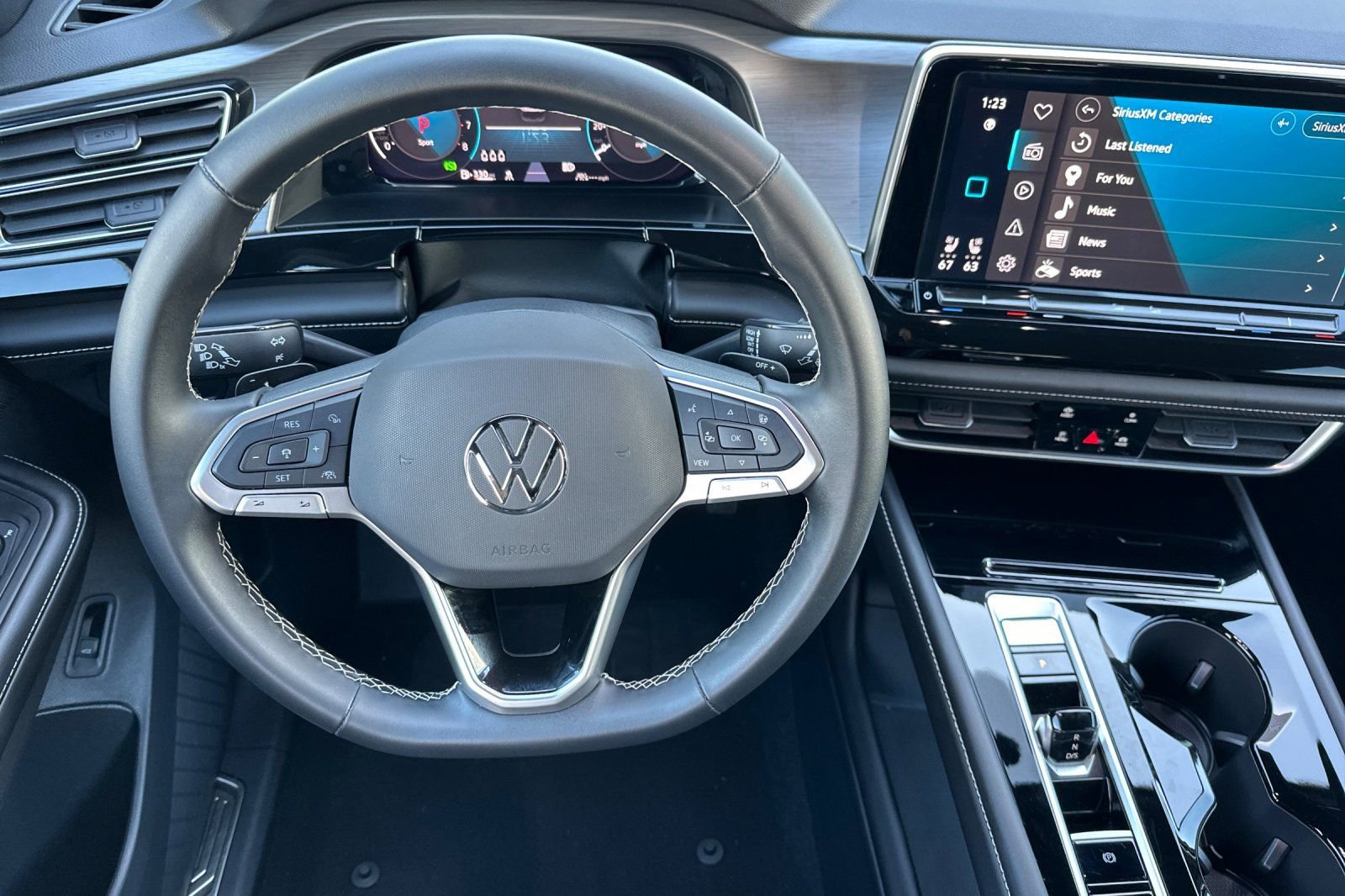 Used 2025 Volkswagen Atlas Cross Sport SE image 15