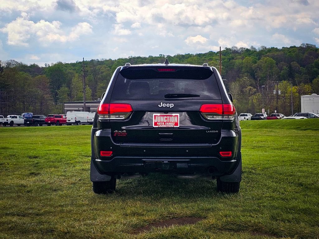 Used 2016 Jeep Grand Cherokee Laredo w/ Quick Order Package 23E AWD/4WD image 4