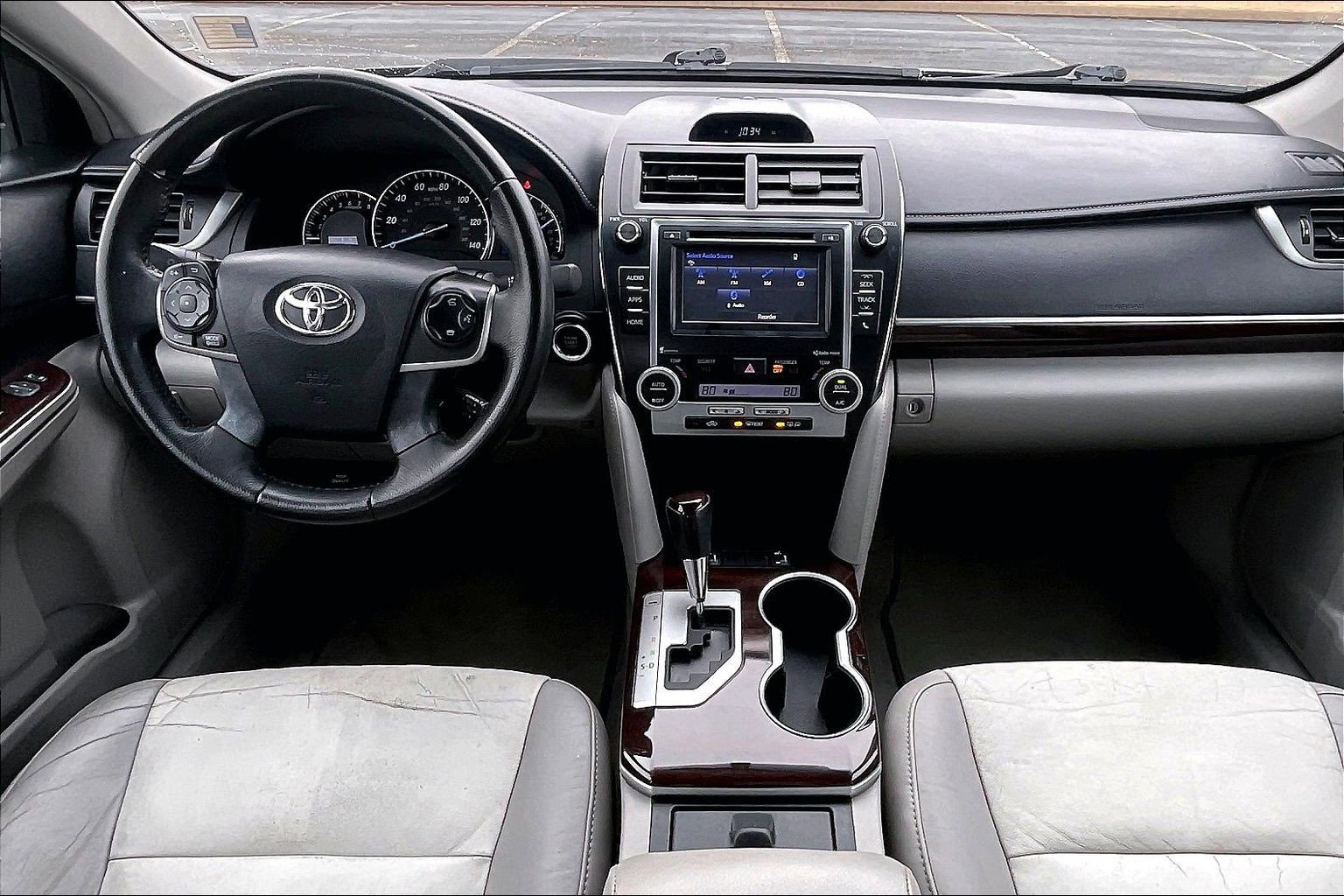 Used 2014 Toyota Camry XLE w/ Leather Package image 13