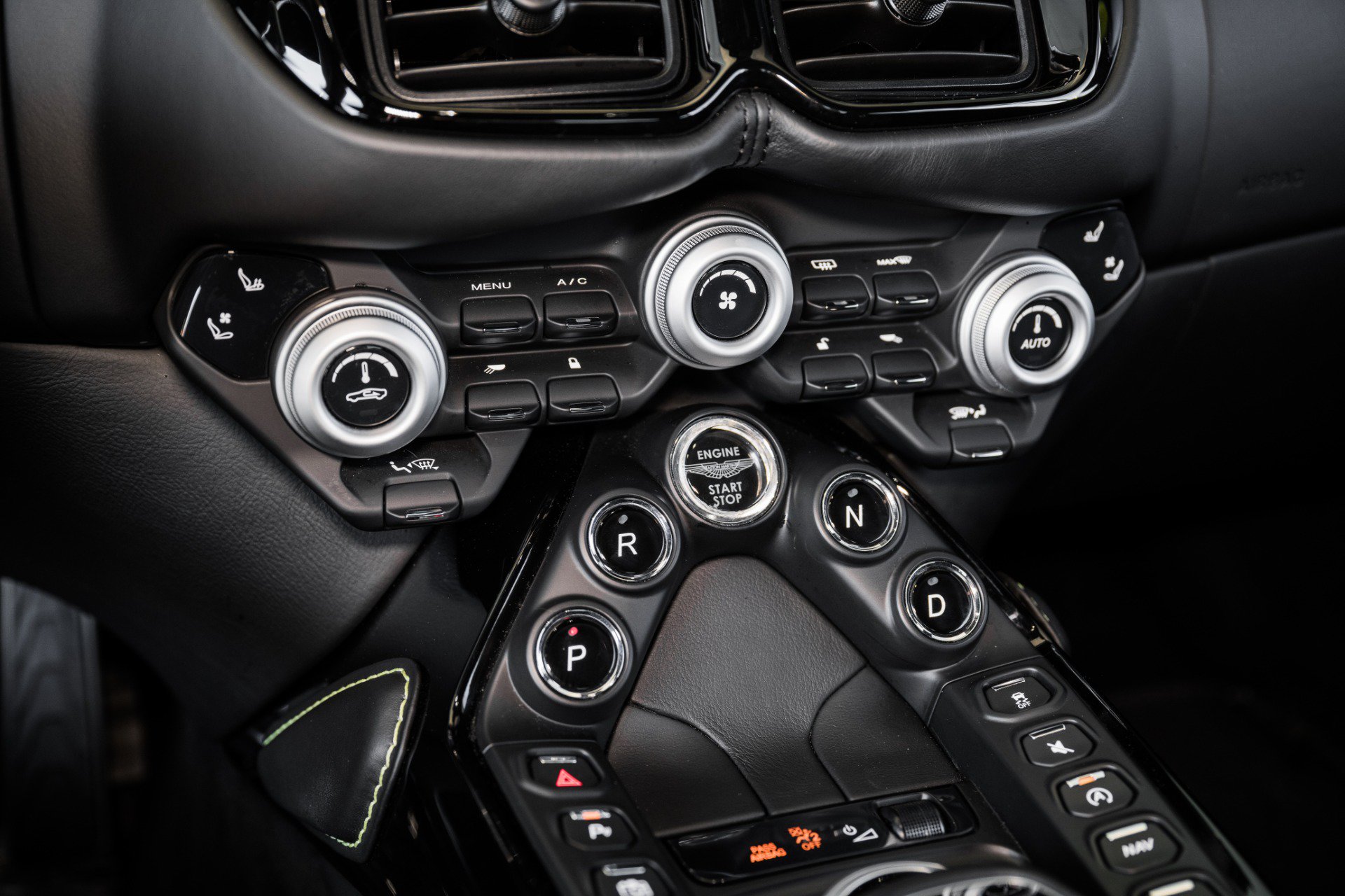 Used 2020 Aston Martin V8 Vantage Coupe RWD image 23