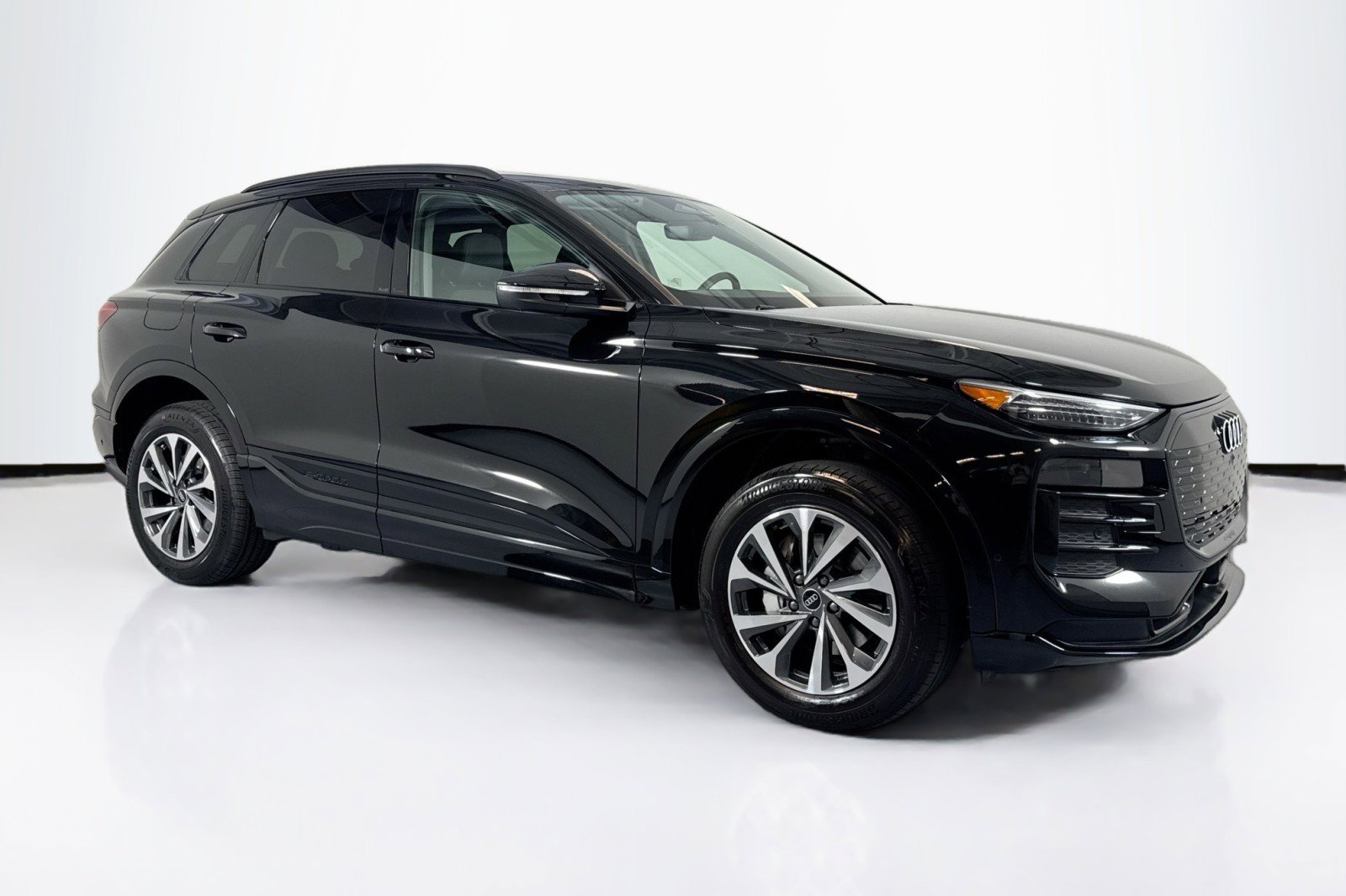 Used 2025 Audi Q6 e-tron Prestige AWD/4WD image 3