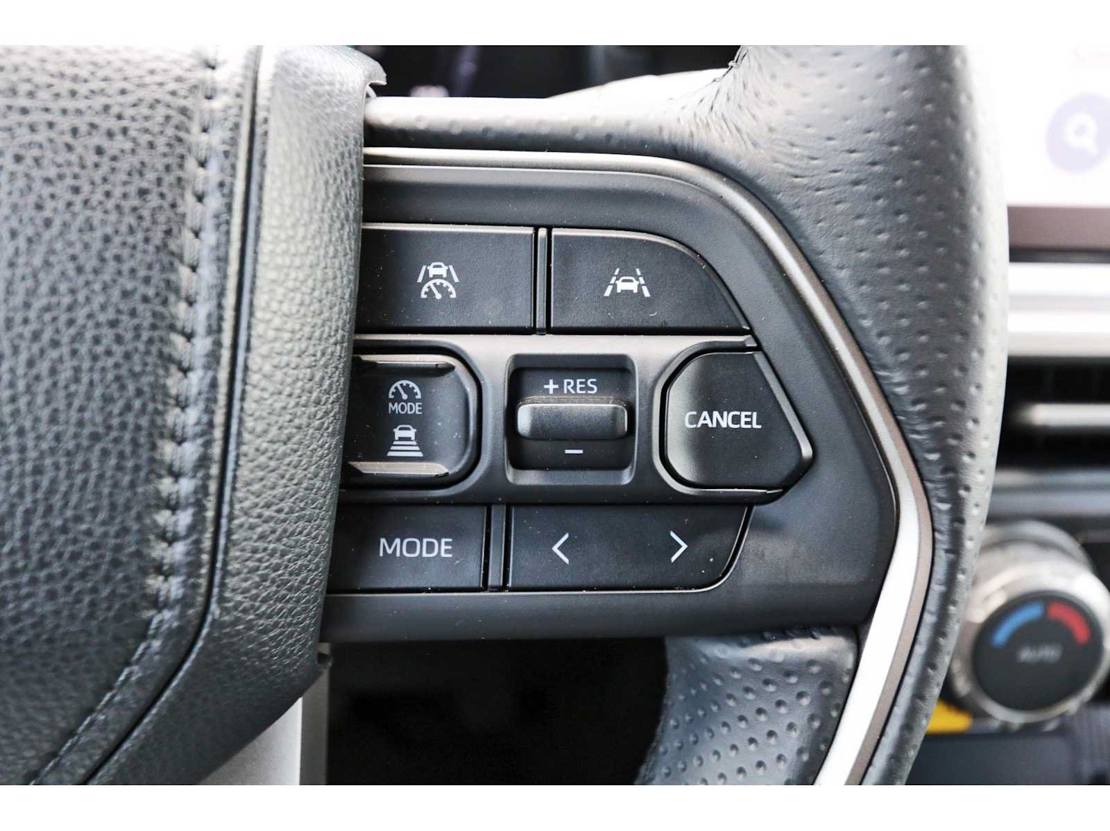 Used 2025 Toyota 4Runner TRD Off-Road Premium AWD/4WD image 16