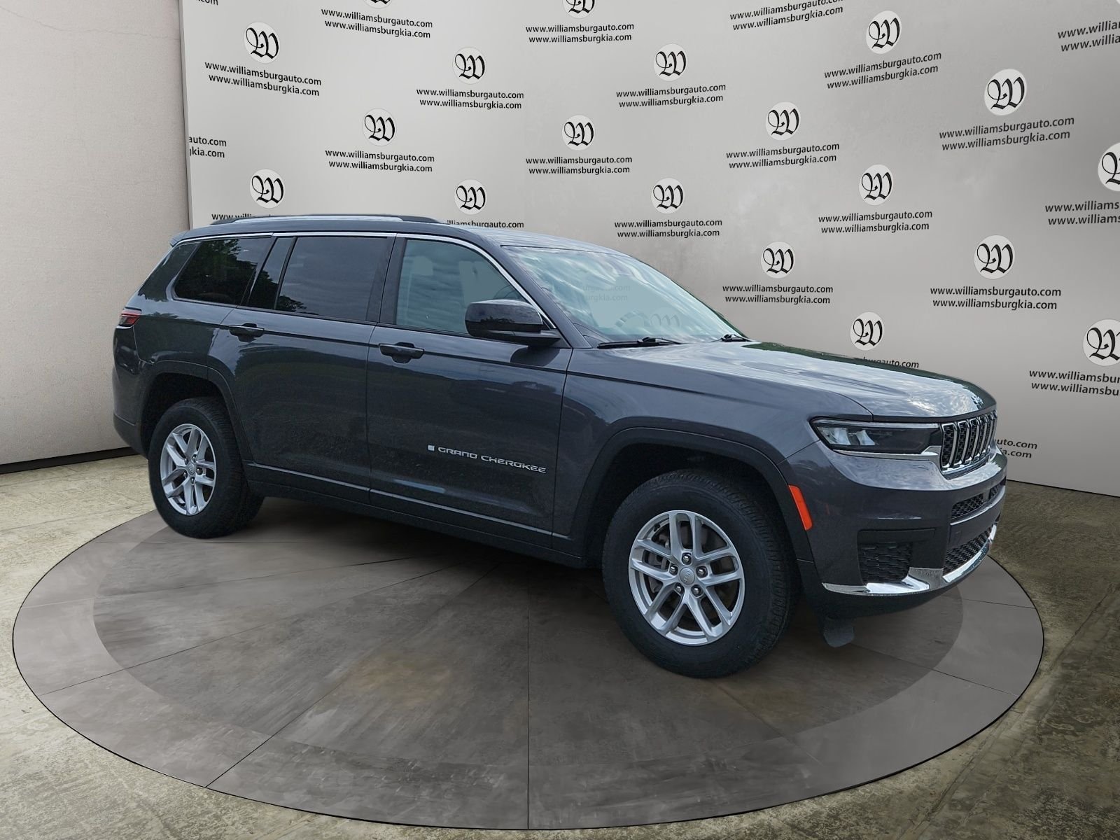 Used 2023 Jeep Grand Cherokee L Laredo RWD image 7