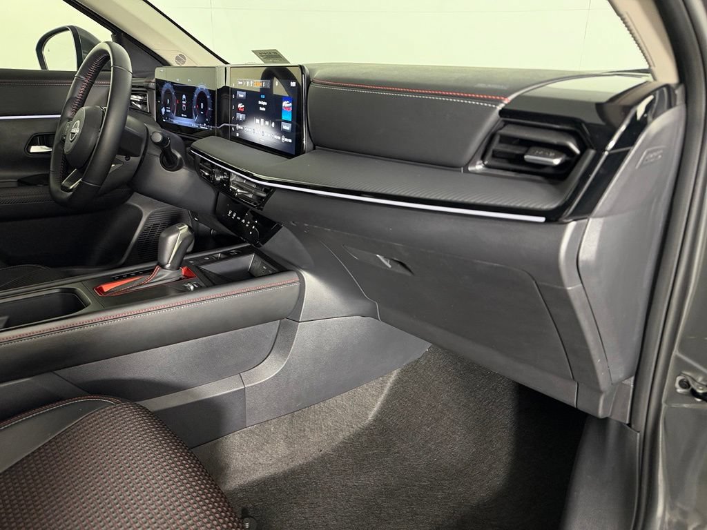 Used 2025 Nissan Kicks SR AWD/4WD image 15