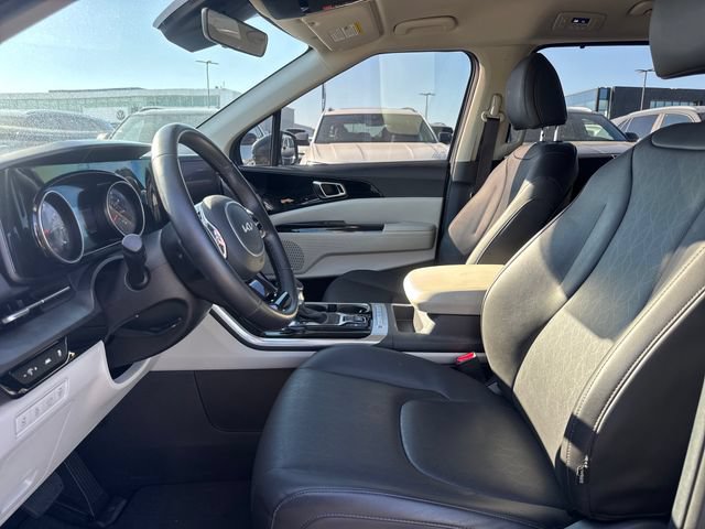Used 2024 Kia Carnival EX FWD image 12