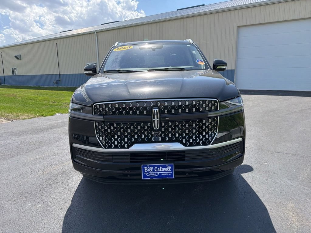 Used 2025 Lincoln Navigator Reserve AWD/4WD image 9