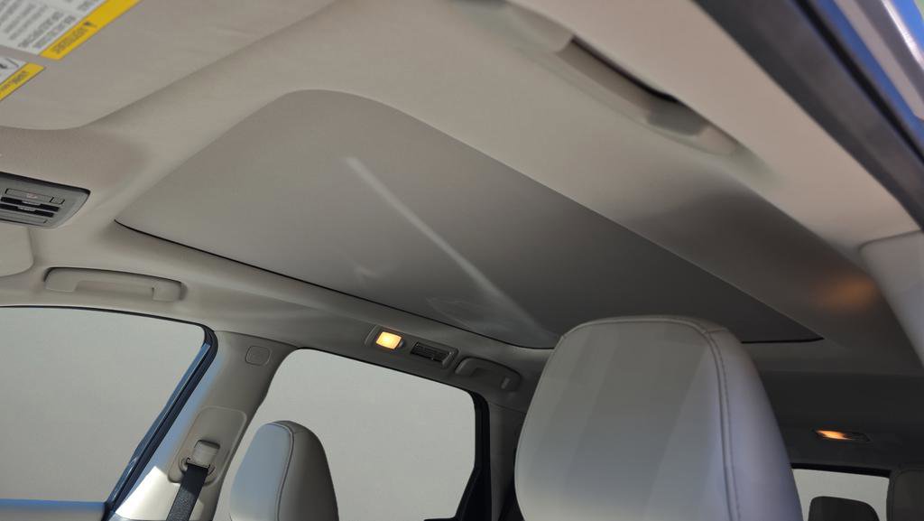 Used 2022 Nissan Pathfinder Platinum w/ Cargo Package image 11