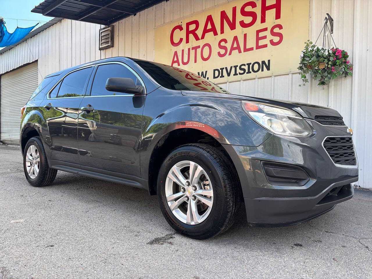 Used 2017 Chevrolet Equinox LS image 2