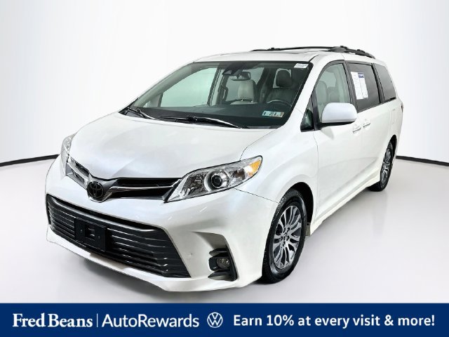 Used 2018 Toyota Sienna XLE Premium FWD image 3