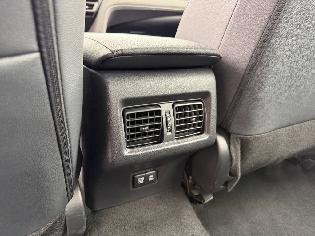 Used 2025 Toyota Camry XLE FWD image 33
