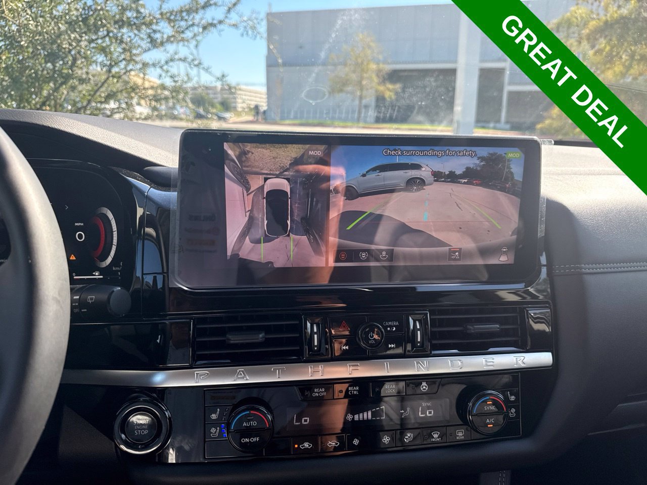 Used 2026 Nissan Pathfinder Platinum w/ Accent Package AWD/4WD image 35