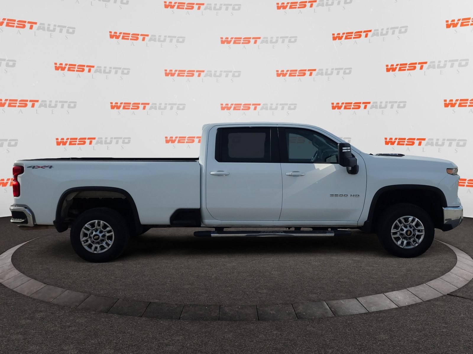 Used 2025 Chevrolet Silverado 2500 LT w/ Convenience Package AWD/4WD image 6