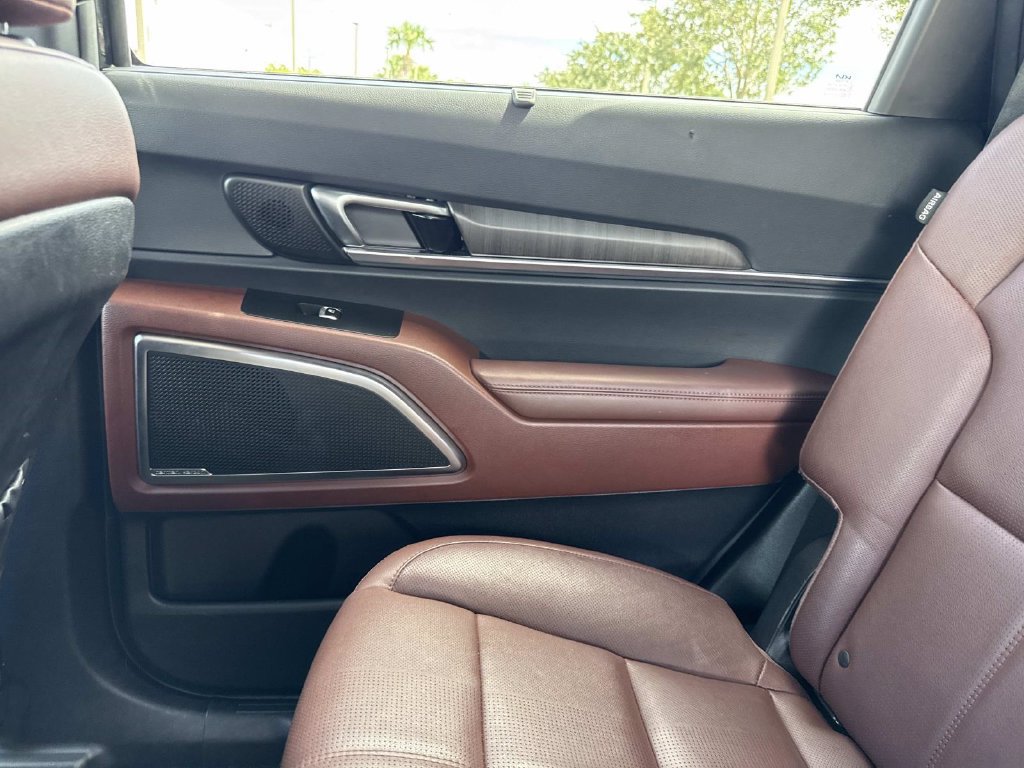 Used 2023 Kia Telluride SX FWD image 17