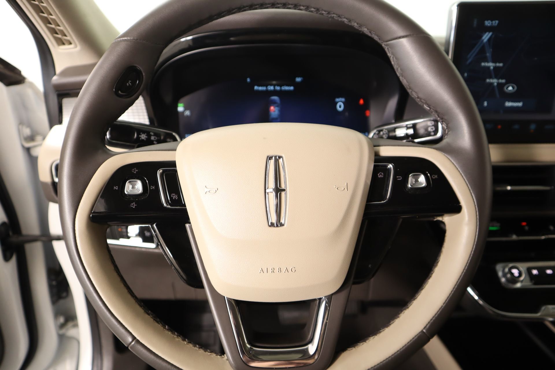 Certified 2024 Lincoln Corsair FWD image 3