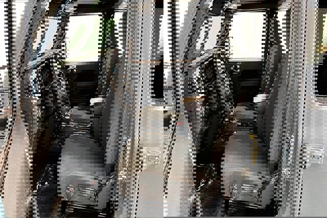 Used 2024 Jeep Wrangler Sport S image 18