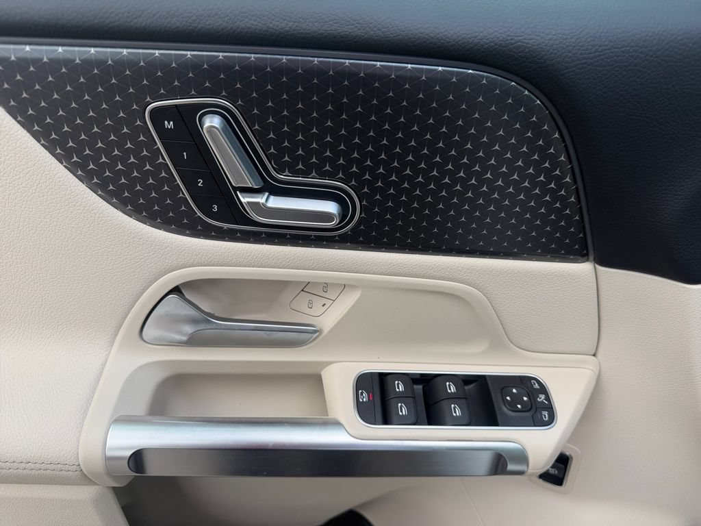 New 2026 Mercedes-Benz GLB 250 image 16