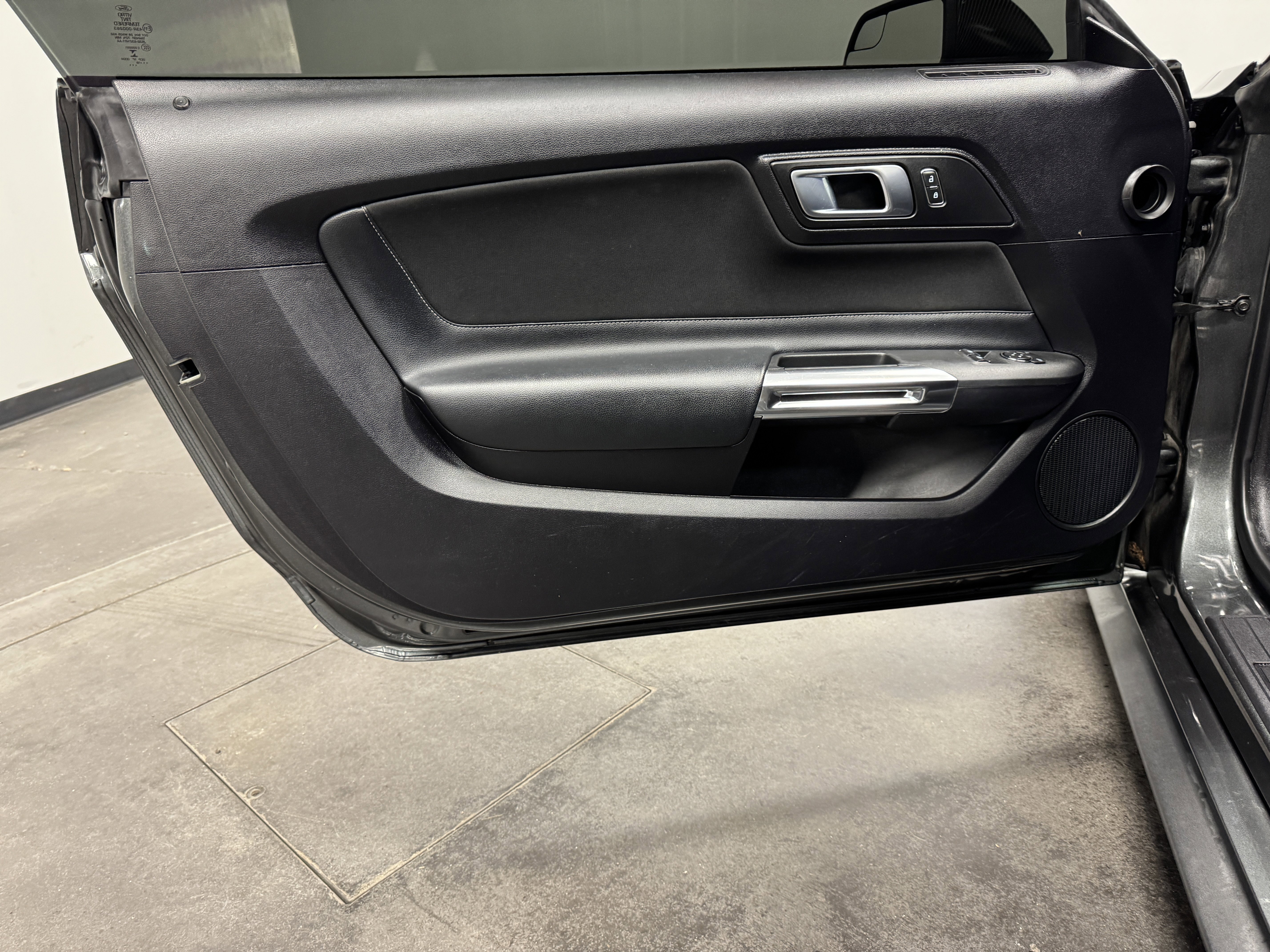 Used 2019 Ford Mustang Coupe image 13