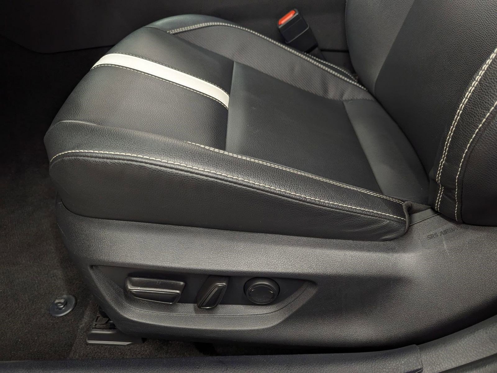 Used 2025 Toyota Camry SE image 11