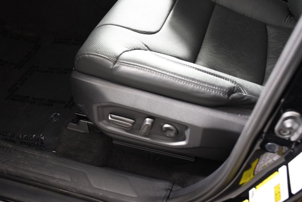 Used 2024 Toyota Tundra Limited AWD/4WD image 16