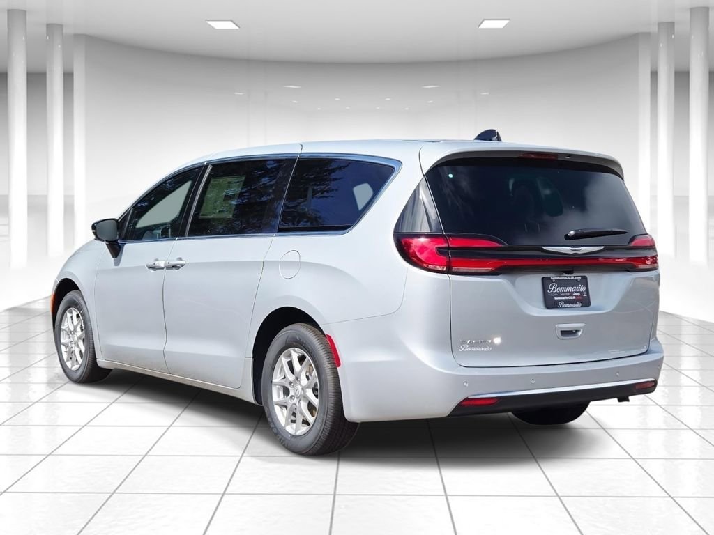 New 2026 Chrysler Pacifica Select FWD image 5