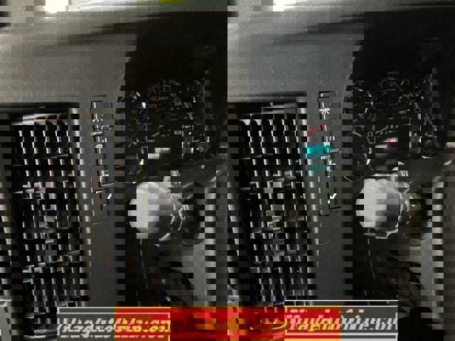 Used 2018 Chevrolet Express 2500 w/ Driver Convenience Package image 16