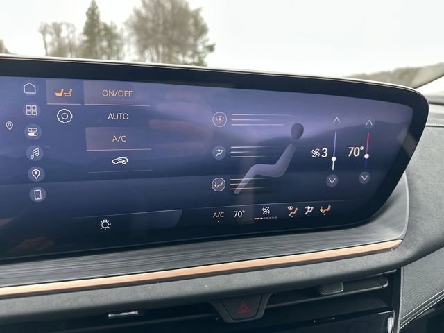 Used 2025 Buick Envision Sport Touring AWD/4WD image 18