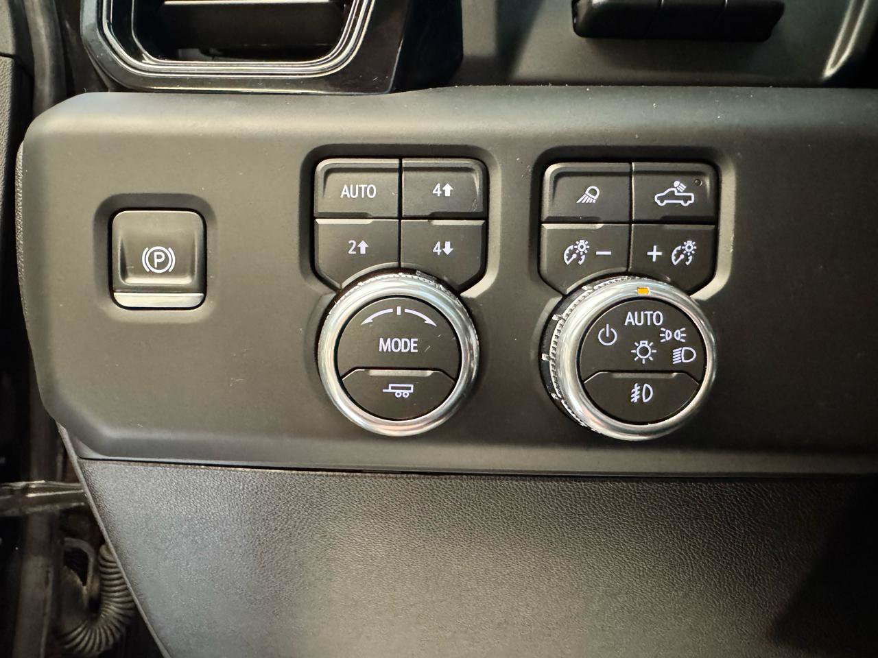 Used 2026 GMC Sierra 3500 AT4 w/ AT4 Premium Plus Package AWD/4WD image 13