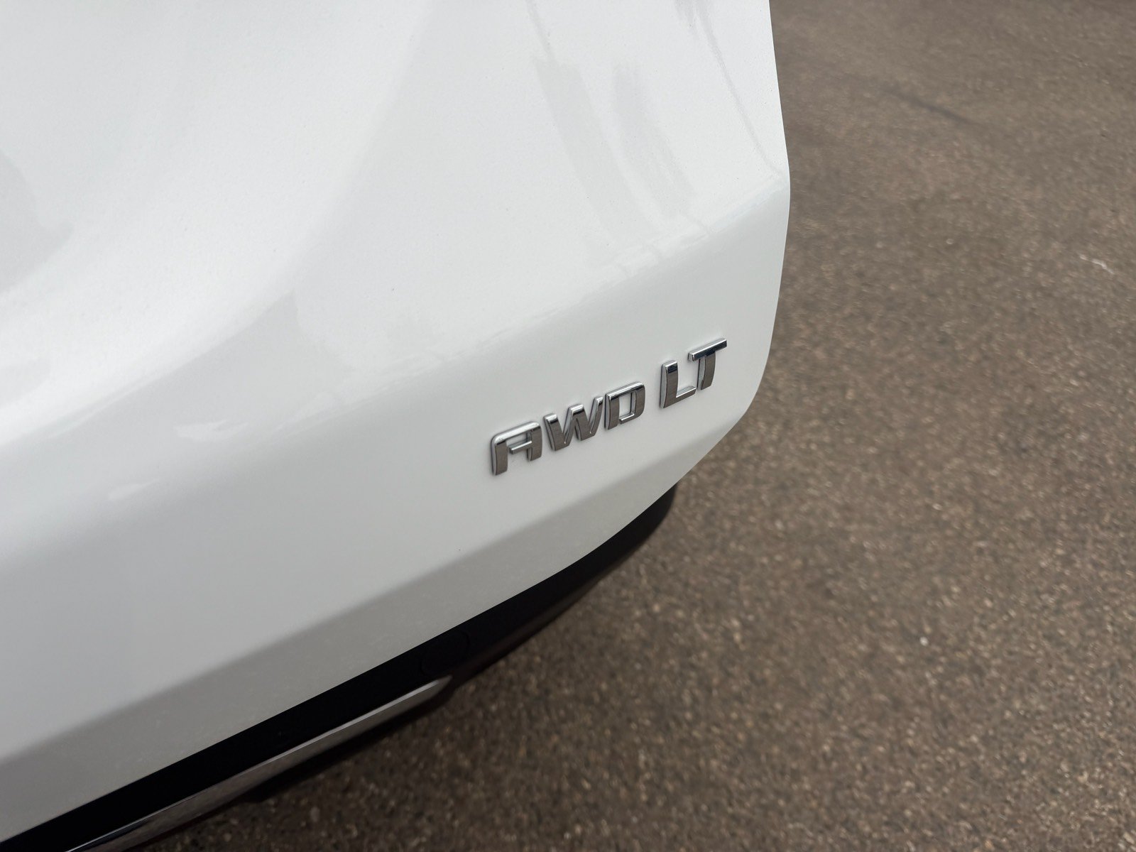 Used 2024 Chevrolet Equinox LT AWD/4WD image 9