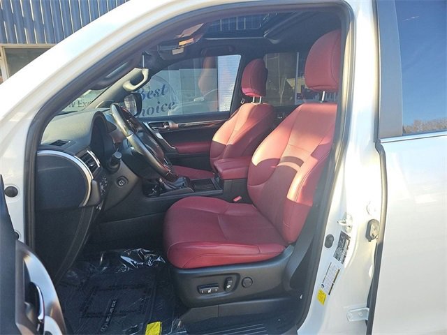 Used 2022 Lexus GX 460 Premium w/ Accessory Package image 9