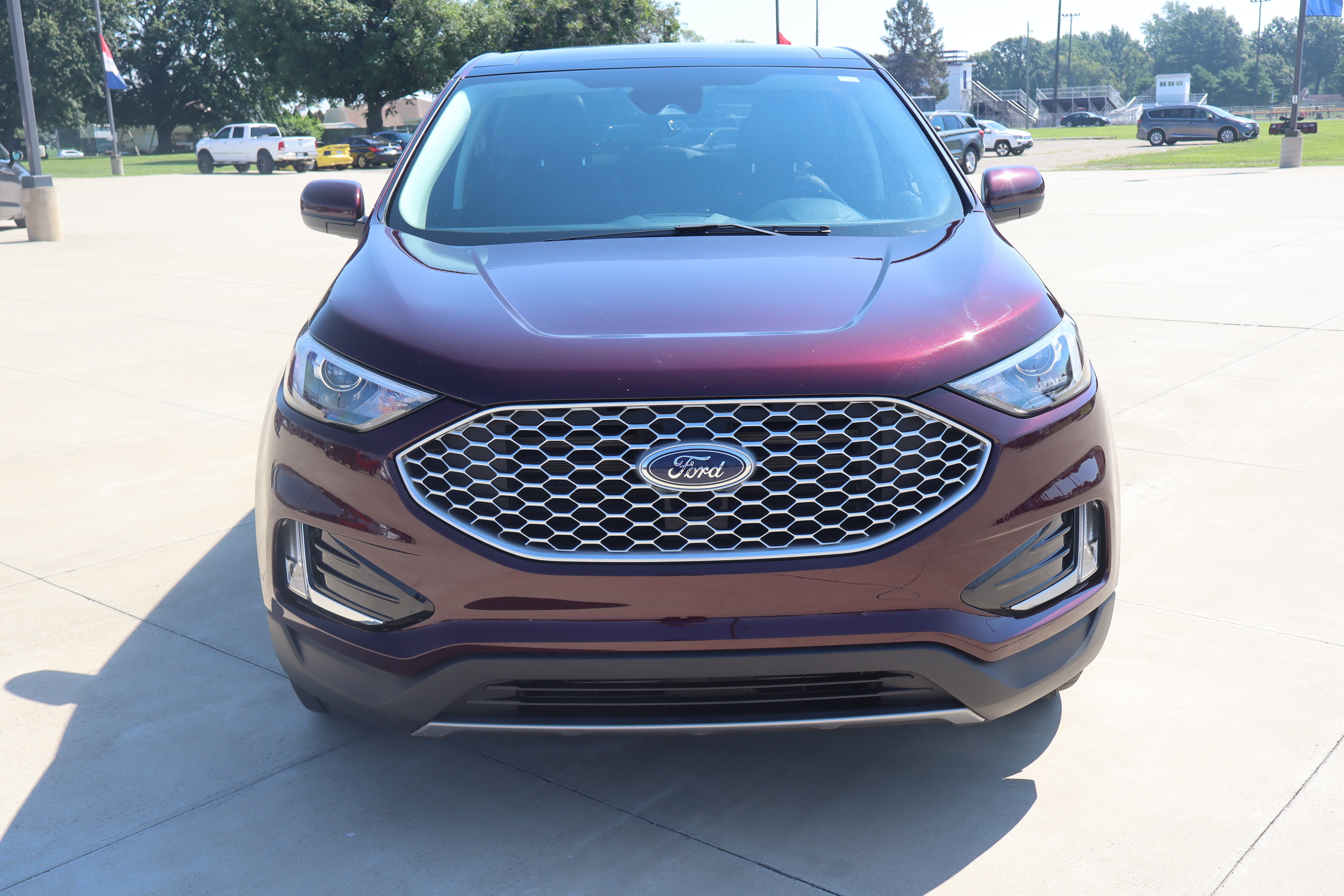 Used 2024 Ford Edge SEL w/ Convenience Package AWD/4WD image 3