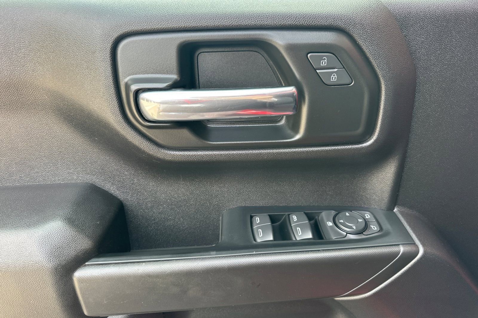 Used 2024 Chevrolet Silverado 1500 Custom image 11