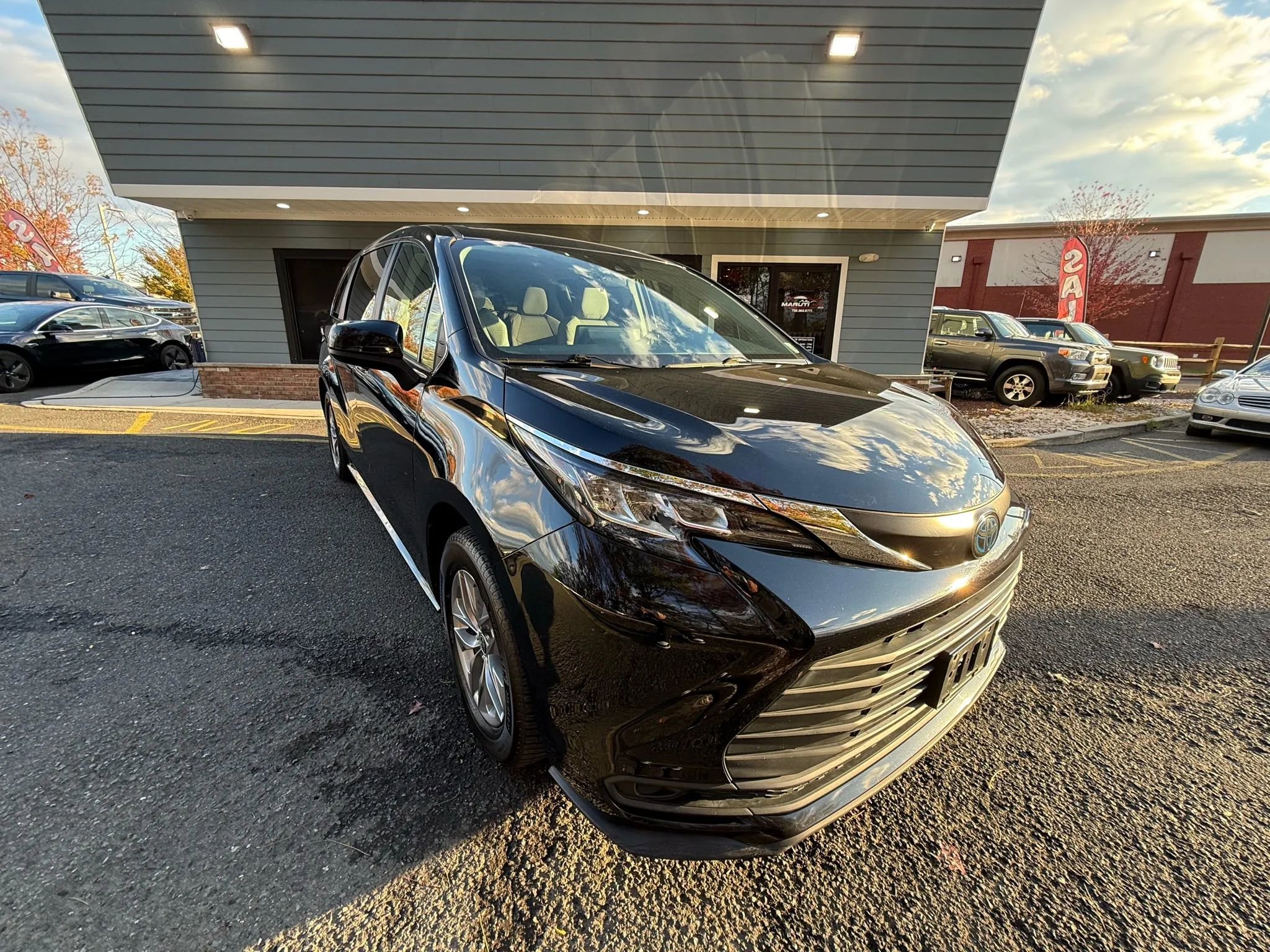 Used 2022 Toyota Sienna LE image 8