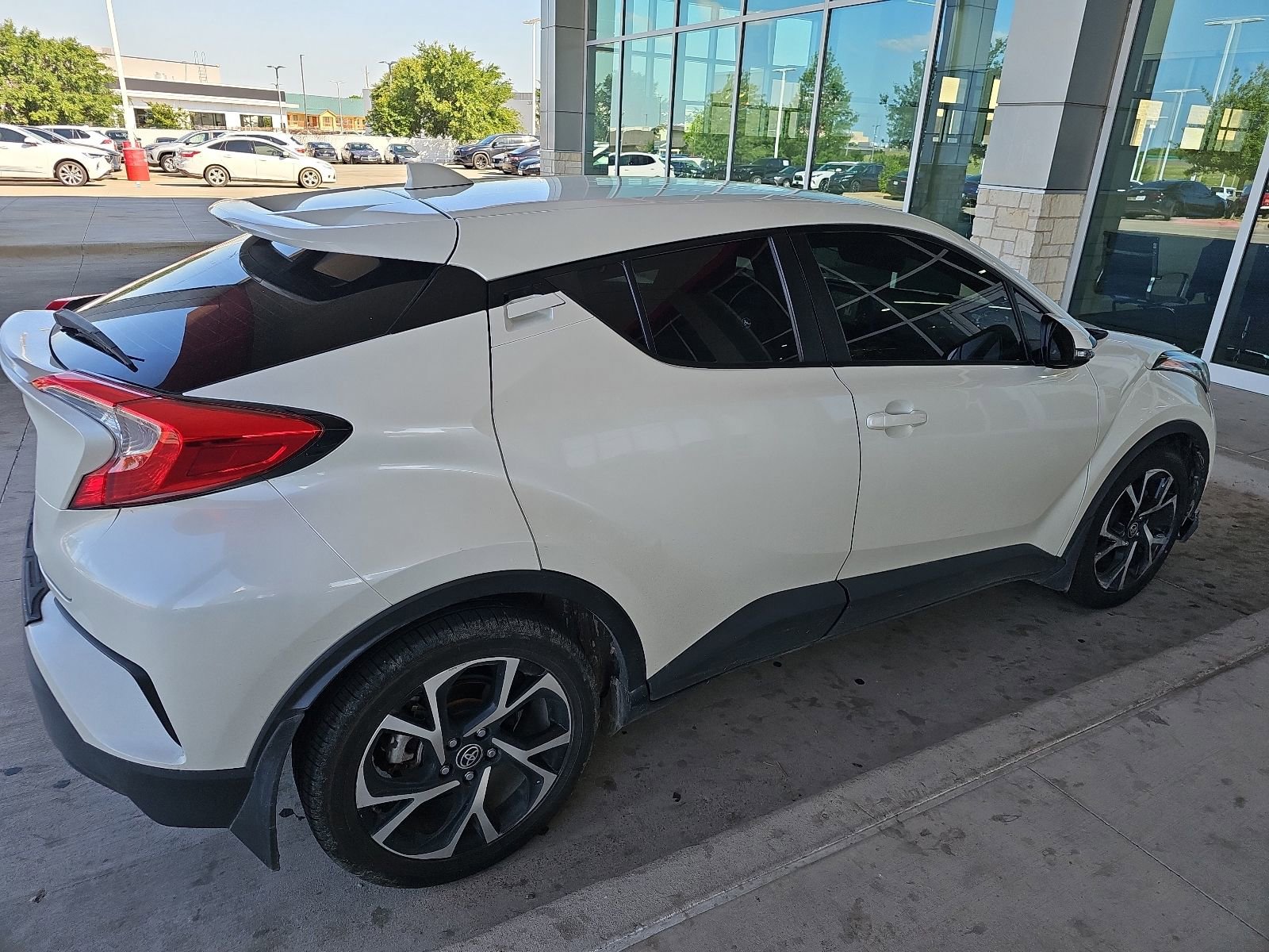 Used 2021 Toyota C-HR XLE FWD image 13