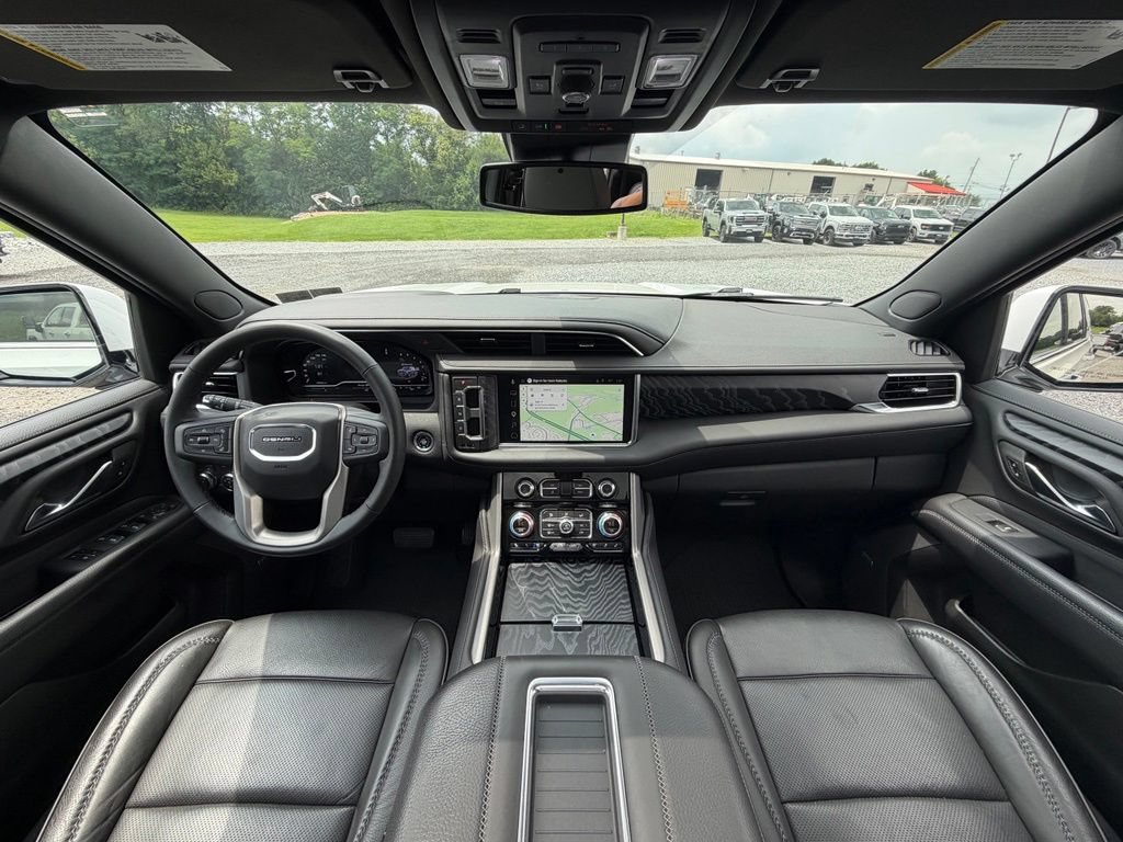 Used 2023 GMC Yukon XL Denali AWD/4WD image 9