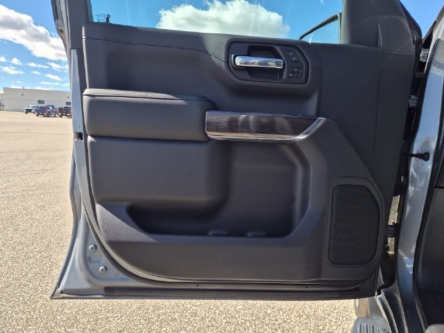 Used 2020 Chevrolet Silverado 1500 LTZ AWD/4WD image 11
