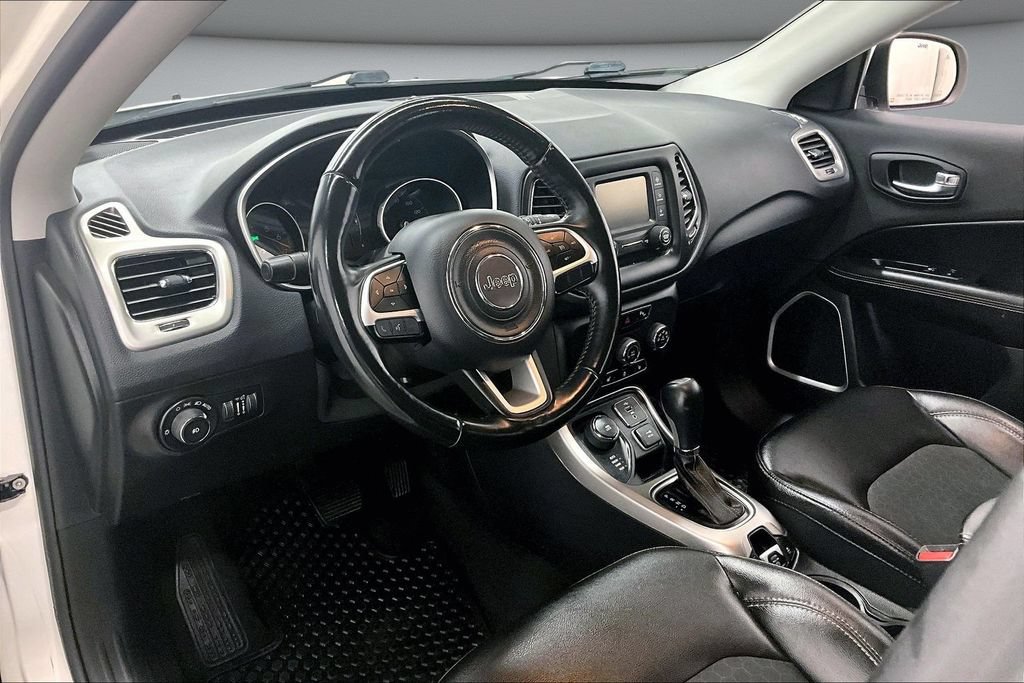 Used 2018 Jeep Compass Latitude w/ Safe & Security Group AWD/4WD image 17